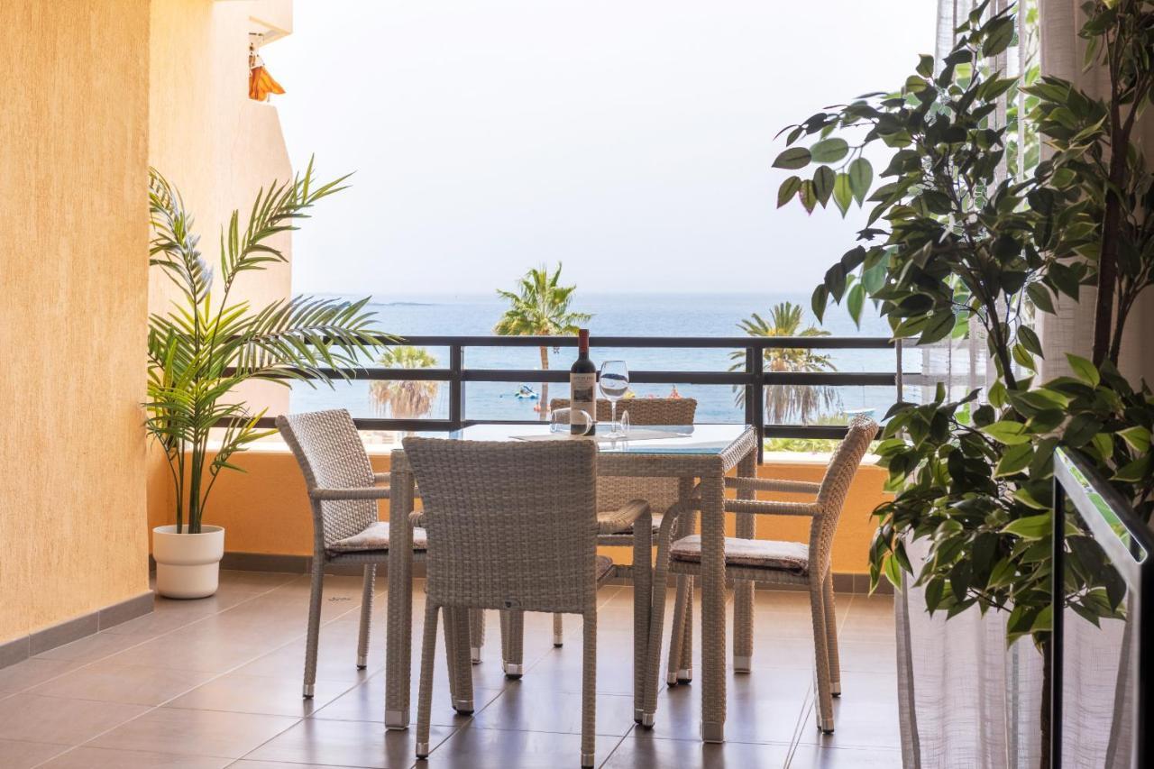 Frontline Penthouse With Heated Pool And Parking Appartement Los Cristianos (Tenerife)